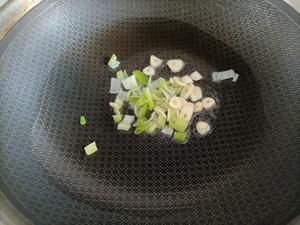 木耳腐竹炒青椒的做法 步骤5
