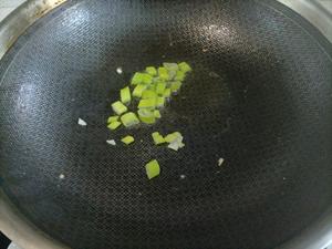 白玉菇木耳青椒炒鸡蛋的做法 步骤7