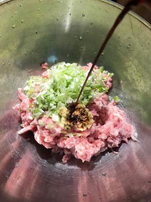 芹菜木耳鲜肉水饺的做法 步骤6