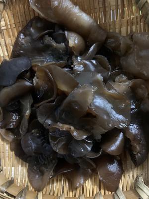 儿时味道：莴笋木耳肉片的做法 步骤1