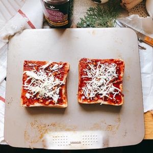 『白日梦出品』韩式蜂蜜辣酱吐司披萨Pizza Toast的做法 步骤4