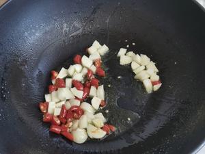 蒿子秆炒香干的做法 步骤3