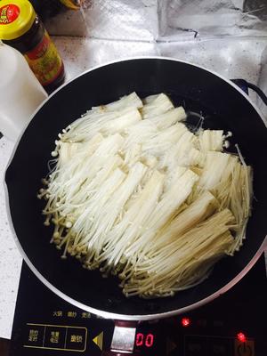 西红柿炒金针菇（绝配）的做法 步骤3