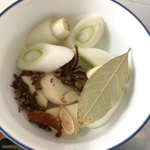 卤豆腐干（豆皮、腐竹、金针菇）的做法 步骤3