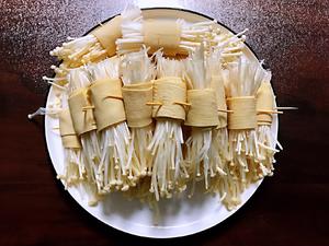 千张金针菇卷的做法 步骤2