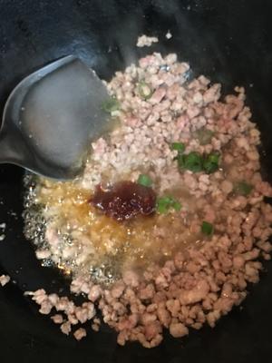 好吃到舔盘子༄「蘑菇肉酱拌面?」༄的做法 步骤8