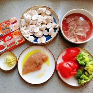 奶香浓郁鸡扒意面&奶香蘑菇汤&番茄红烩牛肉意面的做法 步骤1