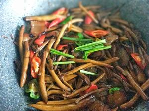㊙️腊味‼️腊肉煸茶树菇‼️营养美味的做法 步骤17