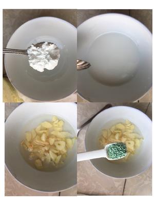 家常素三鲜西红柿包菜青椒的做法 步骤2