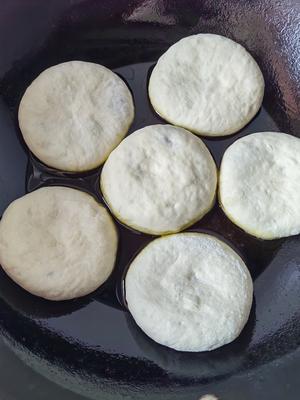 莴笋干馅发面饼的做法 步骤6
