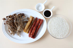 APIXINTL电压力锅：茶树菇腊味饭的做法 步骤1