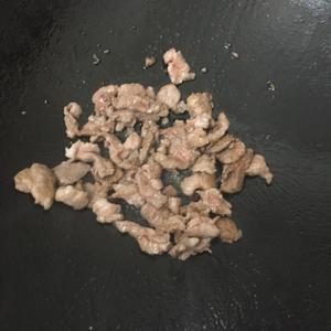 莴笋炒肉片的做法 步骤2