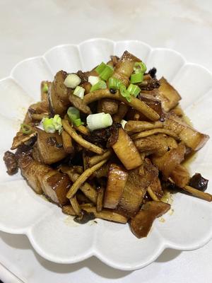 吃一口春天?茶树菇五花肉?爽滑入味的做法 步骤6