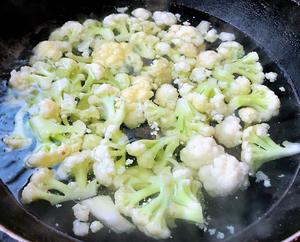茄汁花菜的做法 步骤2