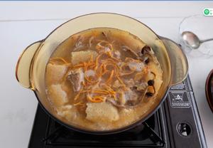 菌菇排骨汤（竹荪姬松茸虫草花茶树菇猴头菇）的做法 步骤9