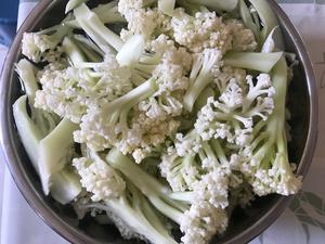 干锅五花肉孜然花菜的做法 步骤2