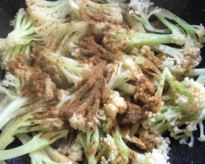 干锅五花肉孜然花菜的做法 步骤8