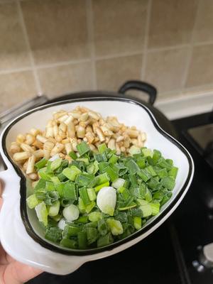 从烧烤摊搬上餐桌的孜然花菜的做法 步骤3