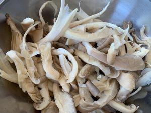 无油版椒盐平菇的做法 步骤1