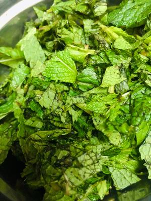 香花菜煎鸡蛋的做法 步骤3