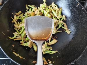 素炒花菜 不加肉也简单好吃的快手菜的做法 步骤7