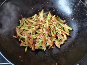 素炒花菜 不加肉也简单好吃的快手菜的做法 步骤8