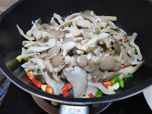 素炒平菇?鲜香入味好吃又下饭?的做法 步骤6