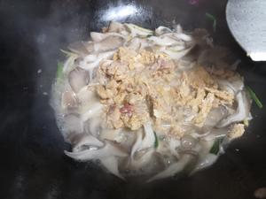 平菇肉沫滑蛋的做法 步骤8