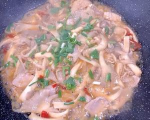 平菇炒肉的做法 步骤7