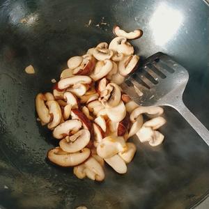 双菇面筋盖浇面（详解浇头）的做法 步骤8