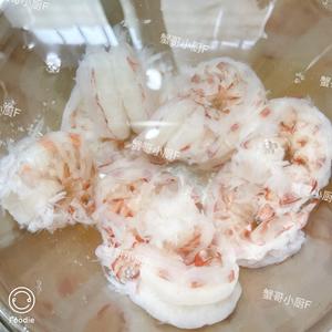 黄油黑胡椒煎班节虾球?的做法 步骤3