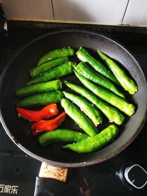 煎酿三宝～～肉馅加两物，特别惹味??的做法 步骤10