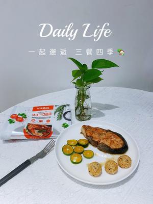 黄油煎三文鱼排．三文鱼鲜松迷你小丸子的做法 步骤6