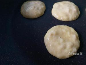 【宝宝辅食】有平底锅就可以做的香蕉煎饼 香甜可口又快手易做的手指食物的做法 步骤6