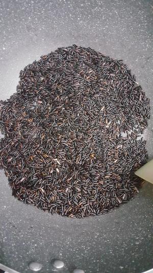 好吃不上火蒸着吃的黑米糕的做法 步骤3