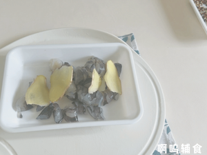 8m+ 藜麦虾仁粥，营养加倍的一锅炖，鲜香味浓！的做法 步骤2