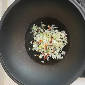 菜花炒肉的做法 步骤7