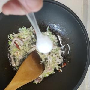菜花炒肉的做法 步骤9