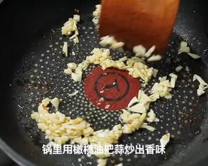 舔盘级别！奶油蒜蓉虾仁的做法 步骤2