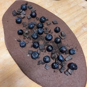 蓝莓黑巧欧包的做法 步骤5