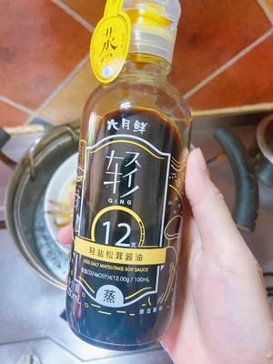 轻盐松茸酱油蒸鲳鱼的做法 步骤4