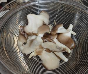 菌菇肉沫面的做法 步骤1