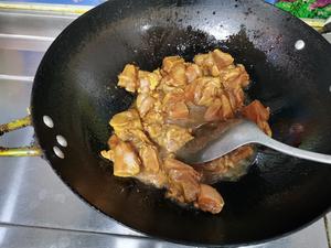 荤素鸡腿烧?～鸡腿肉烧鸡腿菇的做法 步骤6