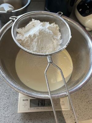 消耗淡奶油——松软细腻的戚风蛋糕的做法 步骤5