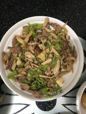 家庭小炒～鸡腿菇炒肉的做法 步骤5