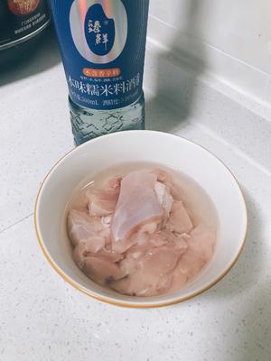 下饭神菜腐乳香菇蒸鸡腿肉的做法 步骤1