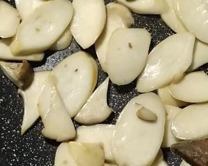 夹心肉炒鸡腿菇的做法 步骤7