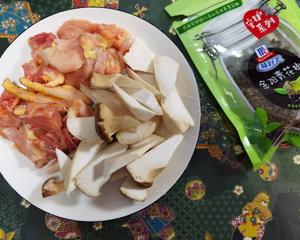 青花椒鸡肉炒鸡腿菇的做法 步骤1