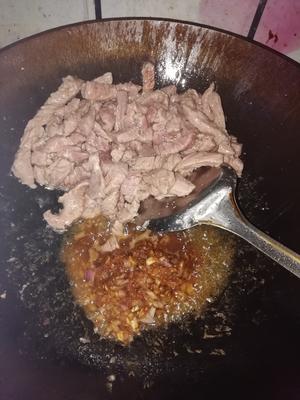 沙茶牛肉鸡腿菇的做法 步骤7