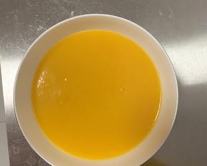芒果慕斯蛋糕8寸的做法 步骤2